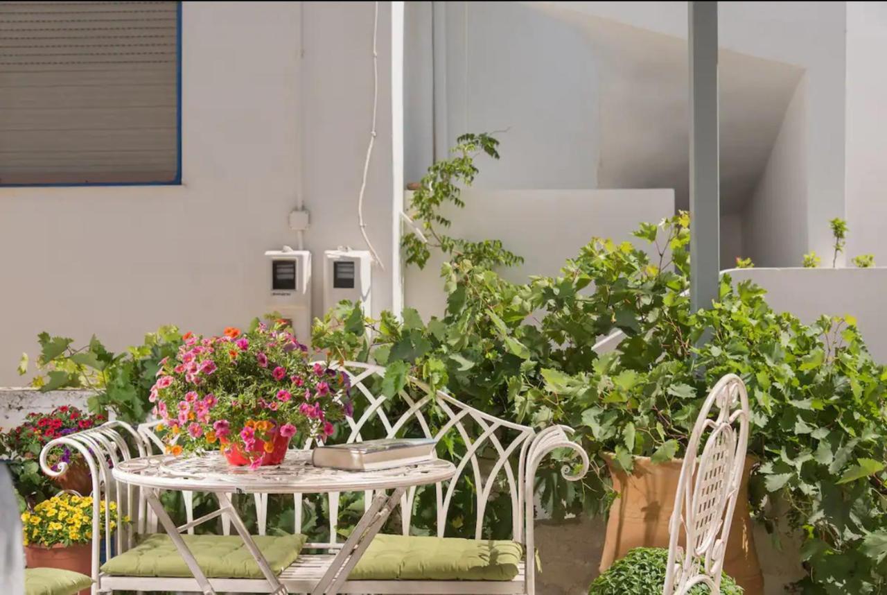 Astera Studio Is A Peaceful Place To Stay! 아다마스 외부 사진